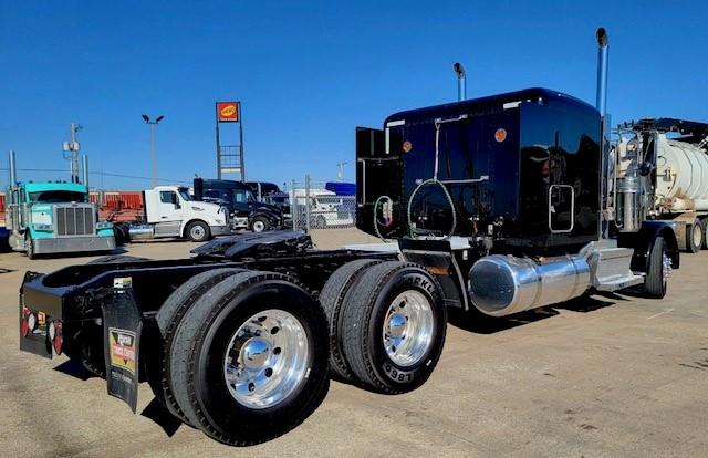 2022 Peterbilt 389-8