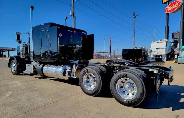 2022 Peterbilt 389-9