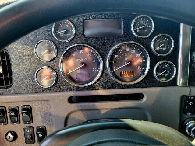 2022 Peterbilt 389-14