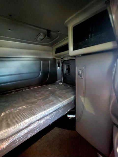 2022 Peterbilt 389-18