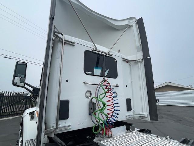 2020 Peterbilt 579-8