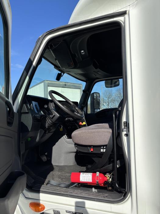 2022 International LT625-8