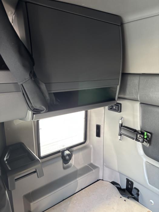 2022 International LT625-16