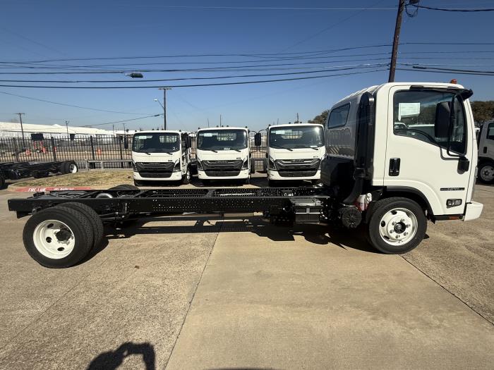2026 Isuzu NPR-HD-6