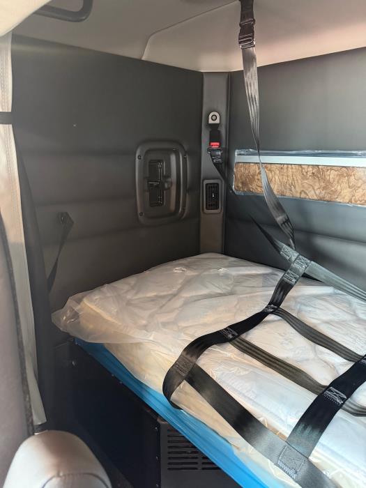 2027 Peterbilt 589-13