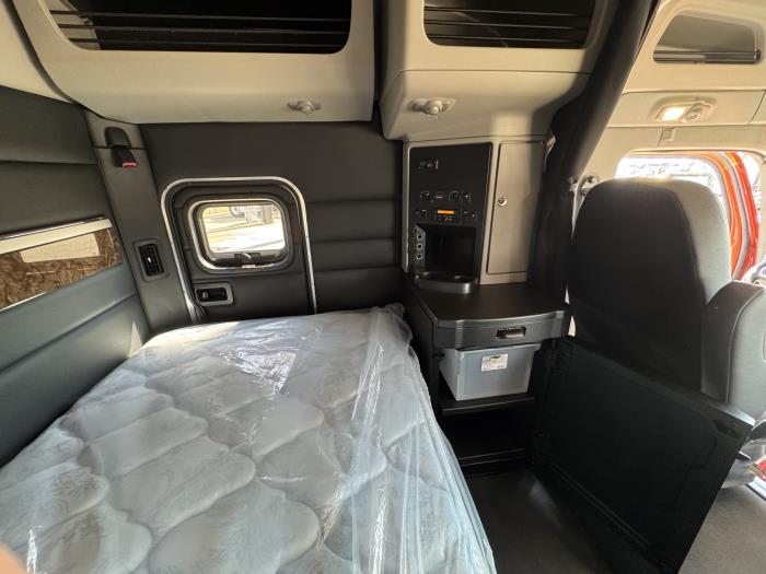 2026 Peterbilt 589-21