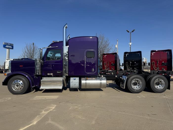 2027 Peterbilt 589-2