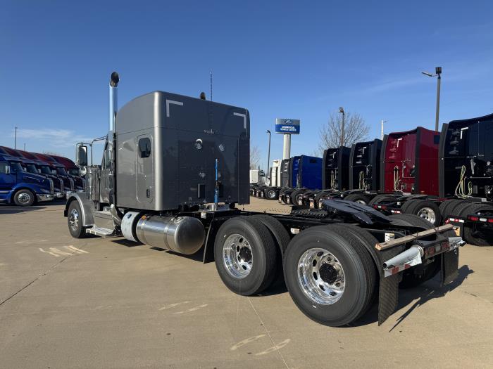 2027 Peterbilt 589-3
