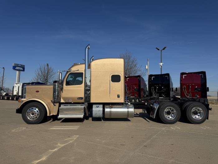 2027 Peterbilt 589-2