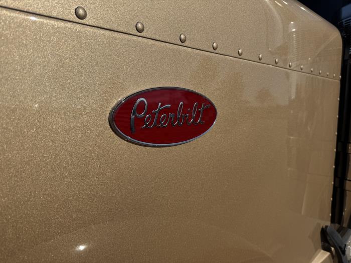 2027 Peterbilt 589-4