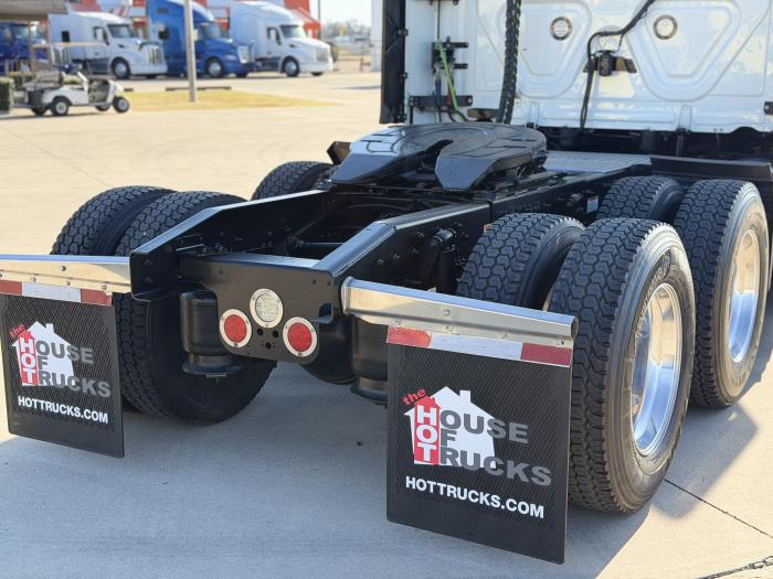 2021 Freightliner Cascadia-12