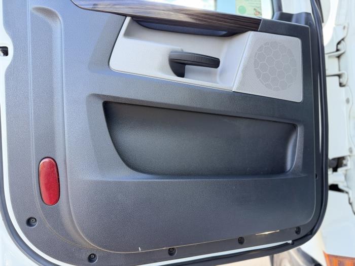 2021 Freightliner Cascadia-19