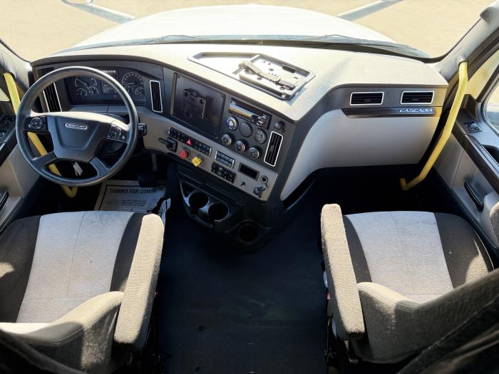 2021 Freightliner Cascadia-24
