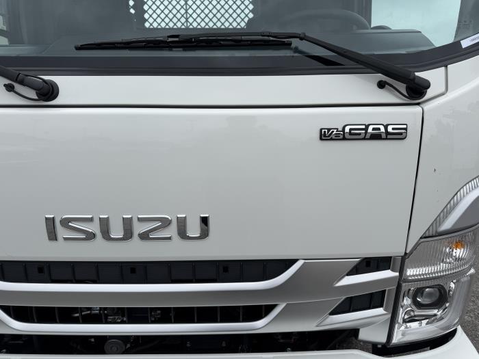 2025 Isuzu NRR-8