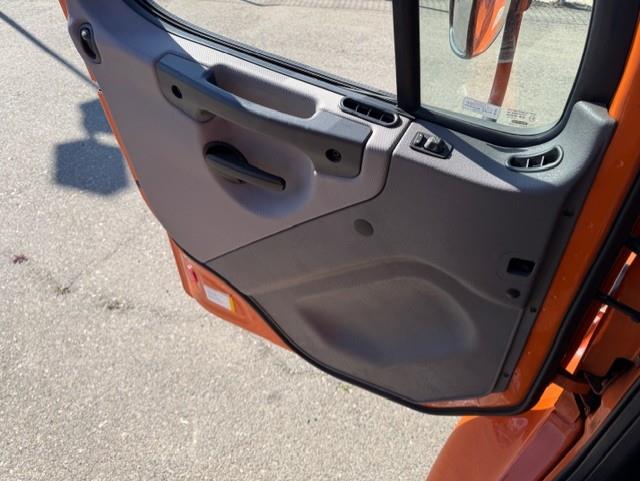 2021 Freightliner Business Class M2 106-11