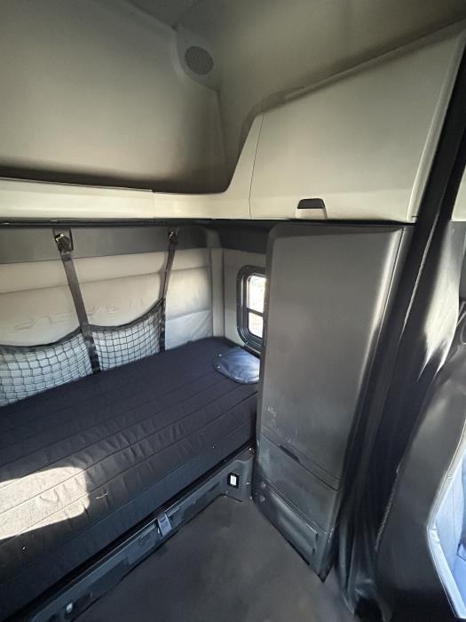 2021 Freightliner Cascadia-9