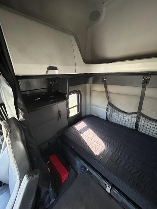 2021 Freightliner Cascadia-10