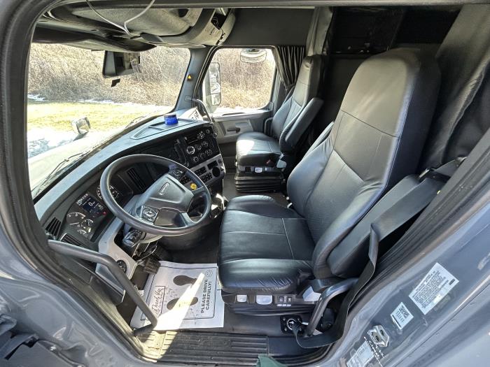 2021 Freightliner Cascadia-5