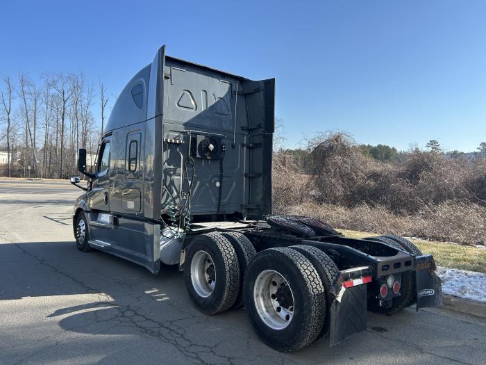 2021 Freightliner Cascadia-3