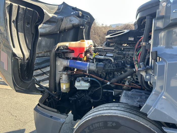 2021 Freightliner Cascadia-11