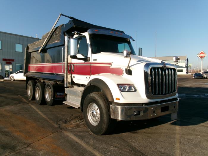 2023 International HX620-1