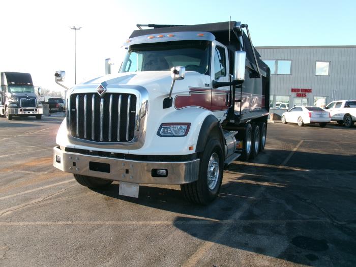 2023 International HX620-3