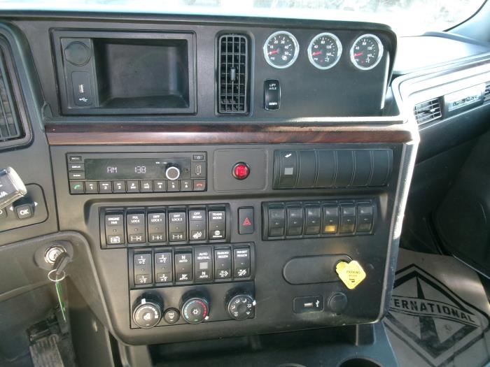 2023 International HX620-6