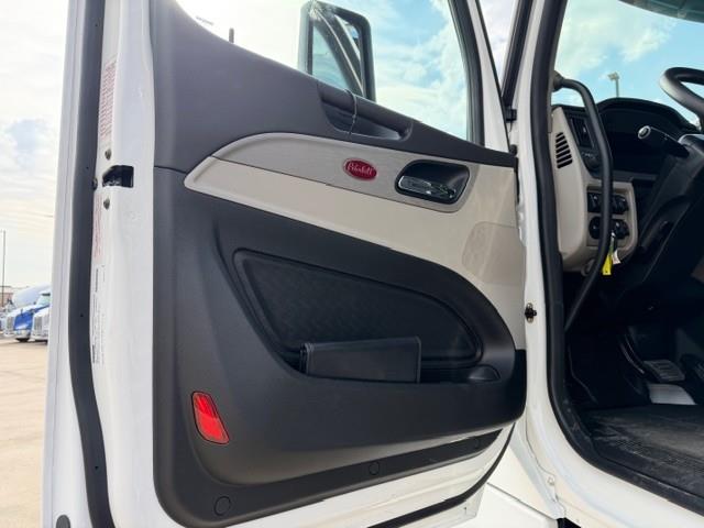 2027 Peterbilt 567-28
