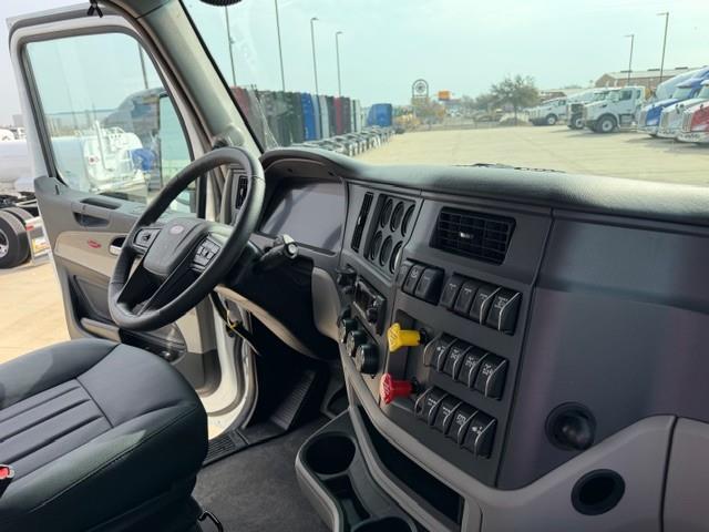 2027 Peterbilt 567-37