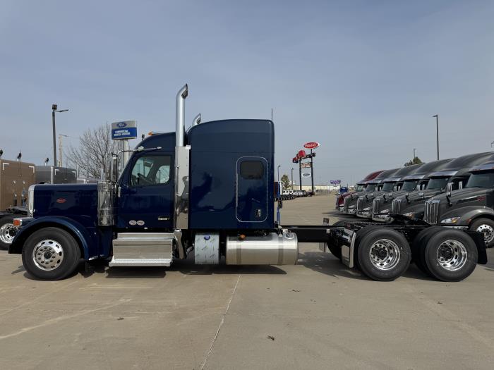 2027 Peterbilt 589-2