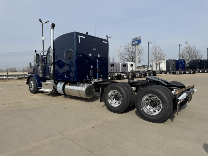 2027 Peterbilt 589-3