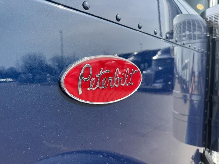 2027 Peterbilt 589-4