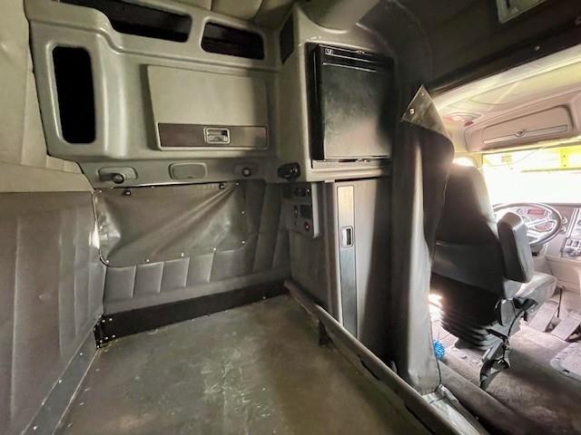 2021 Peterbilt 389-19