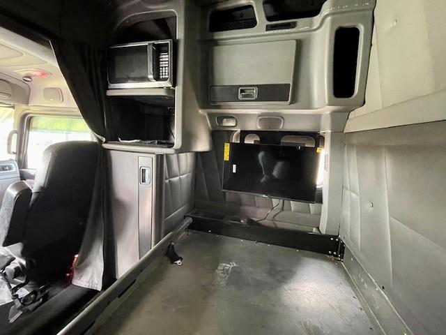 2021 Peterbilt 389-20