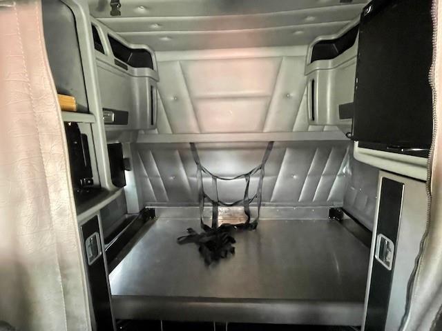 2021 Peterbilt 389-15