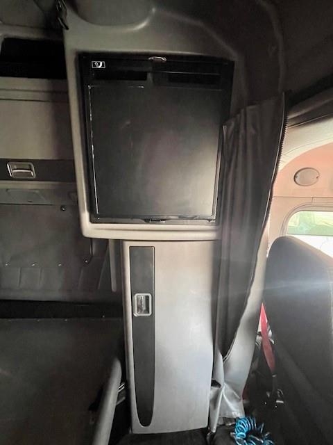 2021 Peterbilt 389-16