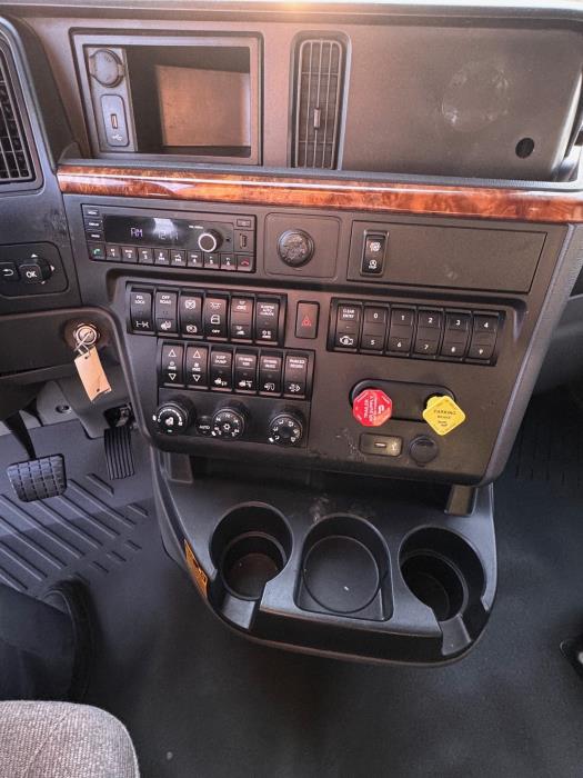 2022 International LT625-13