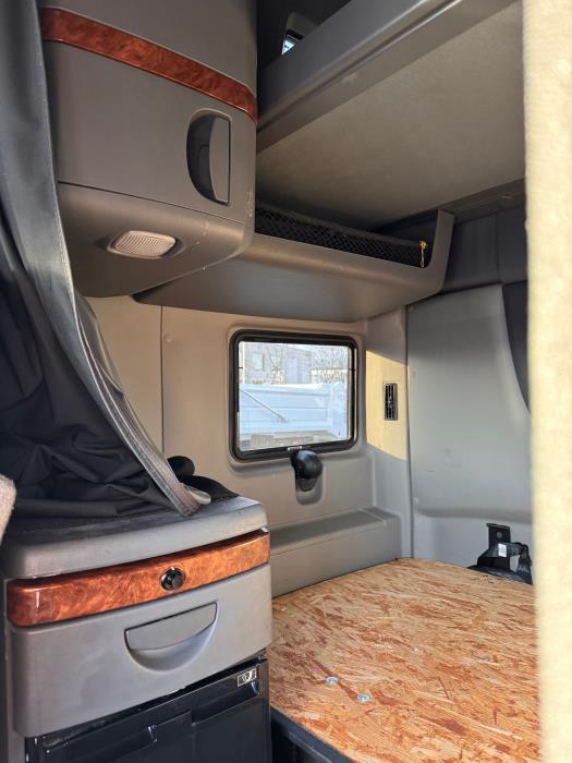 2022 International LT625-15