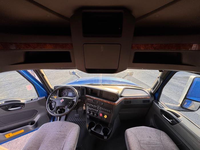 2022 International LT625-17