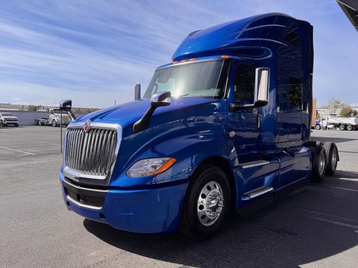 2022 International LT625-1