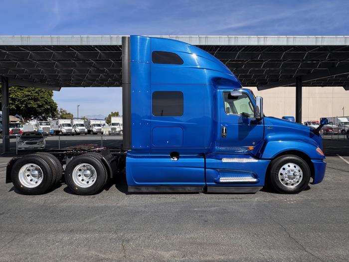 2022 International LT625-4