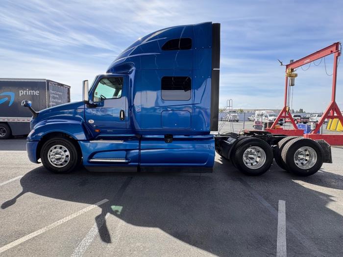 2022 International LT625-8