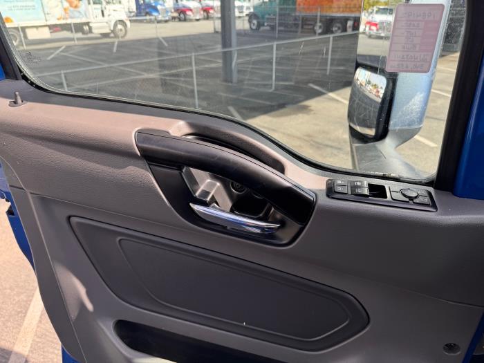 2022 International LT625-12