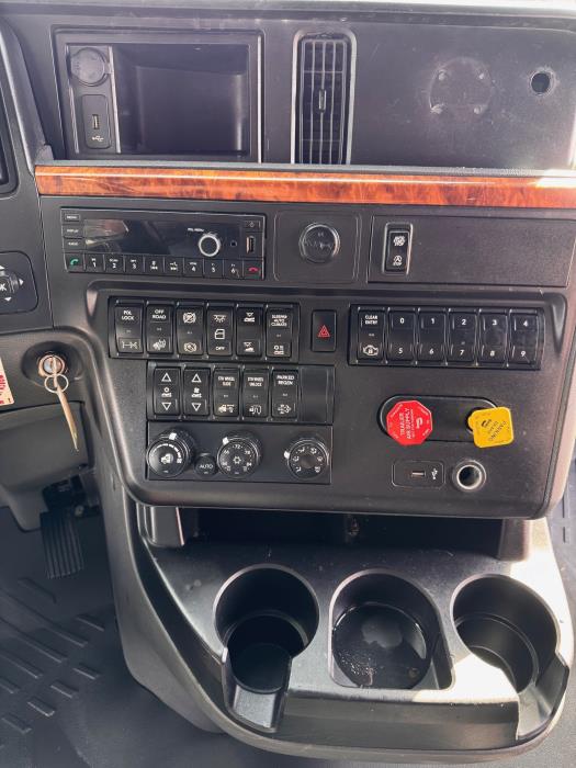 2022 International LT625-14