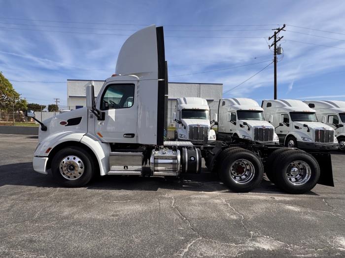 2021 Peterbilt 579-8