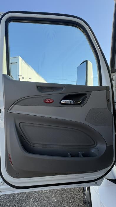 2021 Peterbilt 579-9