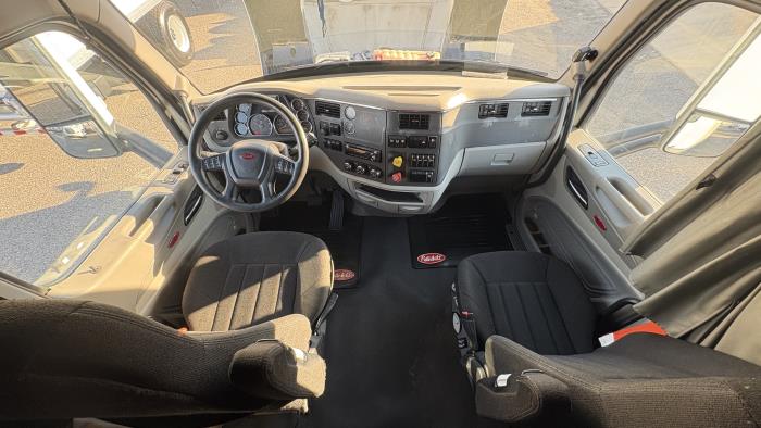 2021 Peterbilt 579-30