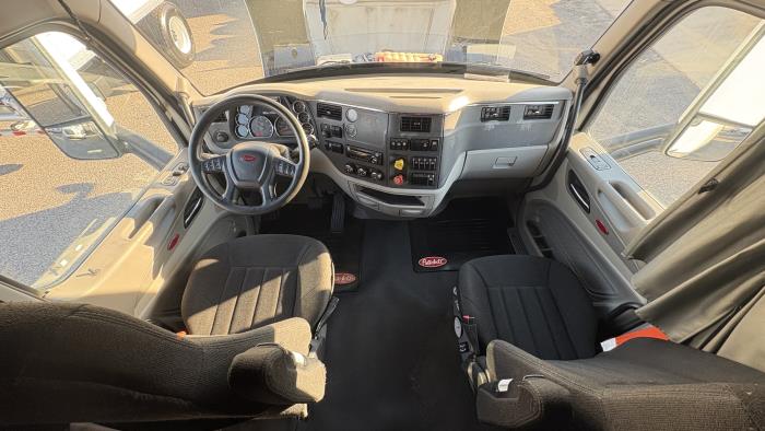 2021 Peterbilt 579-18