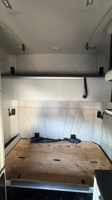 2021 Peterbilt 579-16