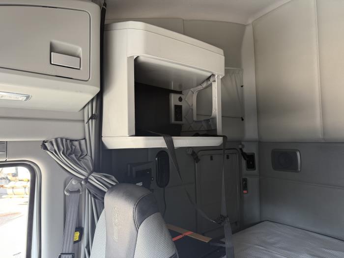 2021 Kenworth T680-8